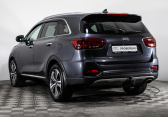 Подержанный автомобиль Kia Sorento 2018 года (7 фото)