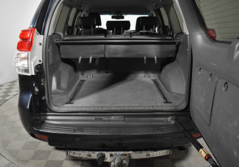 Подержанный автомобиль Toyota Land Cruiser Prado 2013 года (23 фото)