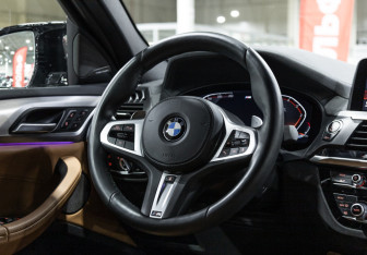 Подержанный автомобиль BMW X4 2020 года (23 фото)