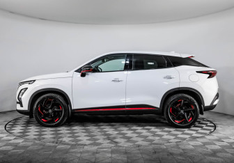 Подержанный автомобиль Omoda C5 2023 года (8 фото)