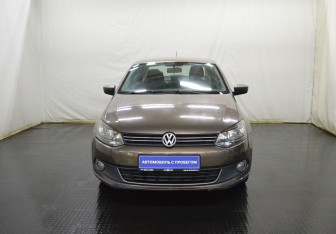 Подержанный автомобиль Volkswagen Polo Sedan 2015 года (2 фото)