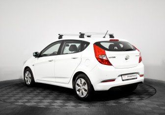 Подержанный автомобиль Hyundai Solaris Hatchback 2015 года (7 фото)