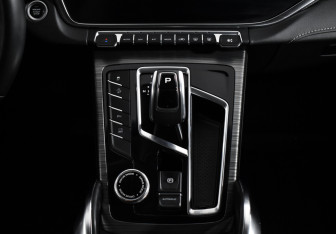 Подержанный автомобиль Geely Atlas Pro 2023 года (17 фото)