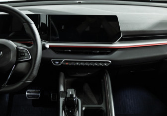 Подержанный автомобиль Geely Coolray 2024 года (14 фото)