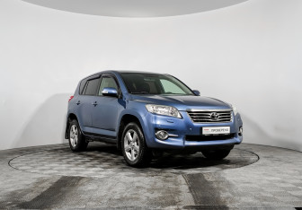 Подержанный автомобиль Toyota RAV4 2010 года (3 фото)