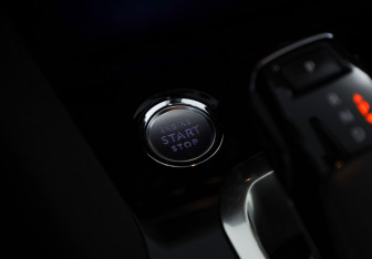 Подержанный автомобиль Peugeot 3008 2020 года (19 фото)