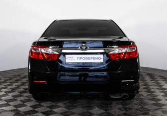 Подержанный автомобиль Toyota Camry Sedan 2013 года (6 фото)