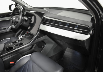 Подержанный автомобиль Geely Atlas 2024 года (12 фото)