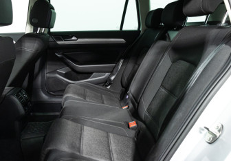 Подержанный автомобиль Volkswagen Passat Wagon 2017 года (10 фото)