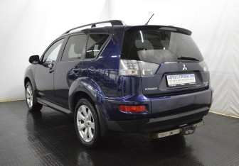 Подержанный автомобиль Mitsubishi Outlander 2012 года (7 фото)