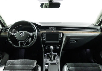 Подержанный автомобиль Volkswagen Passat Sedan 2016 года (13 фото)