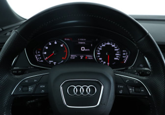 Подержанный автомобиль Audi Q5 2020 года (18 фото)