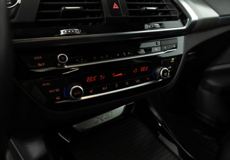Подержанный автомобиль BMW X3 2021 года (17 фото)