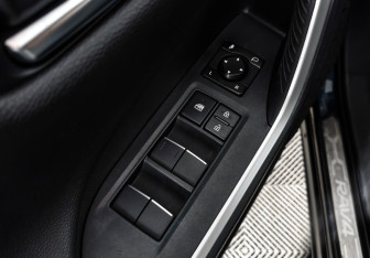 Подержанный автомобиль Toyota RAV4 2019 года (10 фото)