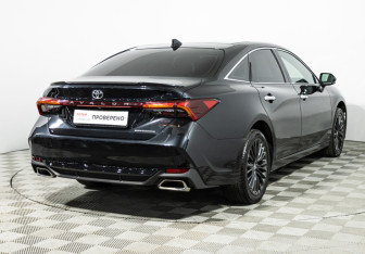 Подержанный автомобиль Toyota Avalon 2022 года (5 фото)