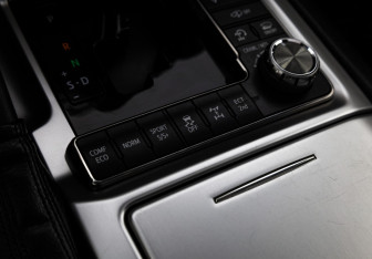 Подержанный автомобиль Toyota Land Cruiser Suv 2016 года (19 фото)