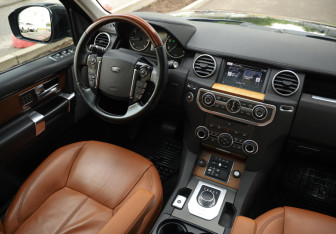 Подержанный автомобиль Land Rover Discovery 2016 года (10 фото)