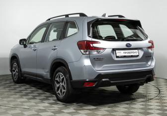 Подержанный автомобиль Subaru Forester Suv 2019 года (7 фото)