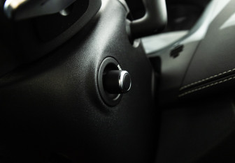 Подержанный автомобиль Jaguar F-Pace 2016 года (24 фото)