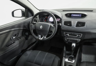 Подержанный автомобиль Renault Megane Hatchback 2013 года (9 фото)