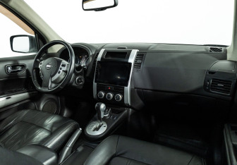 Подержанный автомобиль Nissan X-Trail 2011 года (9 фото)
