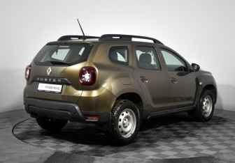 Подержанный автомобиль Renault Duster 2021 года (5 фото)
