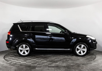 Подержанный автомобиль Peugeot 4007 2008 года (4 фото)