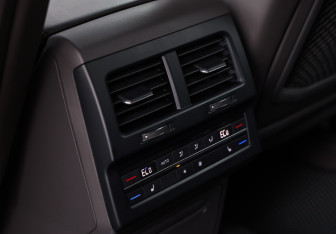 Подержанный автомобиль Volkswagen Touareg 2019 года (24 фото)