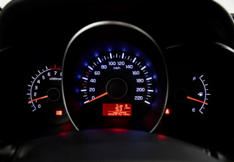 Подержанный автомобиль Kia Rio Sedan 2011 года (17 фото)