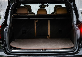 Подержанный автомобиль Porsche Cayenne 2011 года (39 фото)