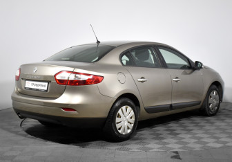 Подержанный автомобиль Renault Fluence 2012 года (5 фото)