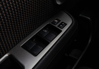 Подержанный автомобиль Nissan Tiida Hatchback 2010 года (14 фото)