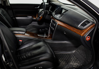 Подержанный автомобиль Nissan Teana 2009 года (13 фото)