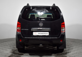 Подержанный автомобиль Nissan Pathfinder 2007 года (10 фото)