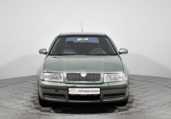 Подержанный автомобиль Skoda Octavia Liftback 2003 года (2 фото)