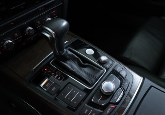 Подержанный автомобиль Audi A6 Sedan 2012 года (20 фото)