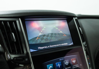 Подержанный автомобиль Infiniti Q50 2017 года (18 фото)