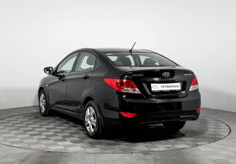 Подержанный автомобиль Hyundai Solaris Sedan 2013 года (7 фото)