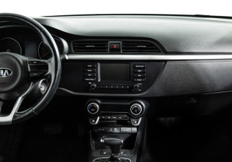 Подержанный автомобиль Kia Rio Sedan 2018 года (14 фото)
