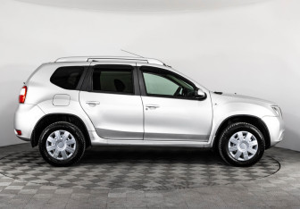 Подержанный автомобиль Nissan Terrano 2017 года (4 фото)