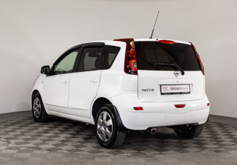 Подержанный автомобиль Nissan Note 2013 года (7 фото)