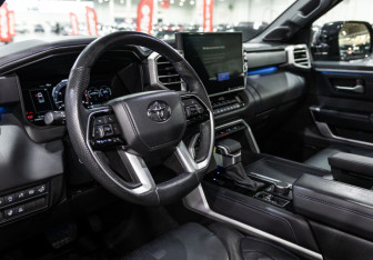 Подержанный автомобиль Toyota Tundra 2022 года (16 фото)