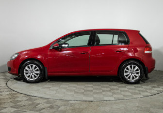 Подержанный автомобиль Volkswagen Golf Hatchback 2012 года (8 фото)