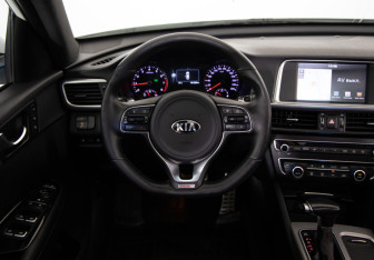Подержанный автомобиль Kia Optima Sedan 2018 года (10 фото)