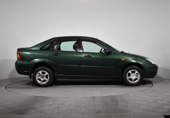 Подержанный автомобиль Ford Focus Sedan 2004 года (4 фото)