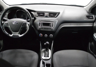 Подержанный автомобиль Kia Rio Hatchback 2017 года (14 фото)