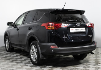 Подержанный автомобиль Toyota RAV4 2013 года (7 фото)