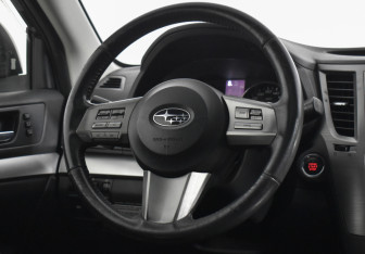 Подержанный автомобиль Subaru Outback Wagon 2011 года (15 фото)