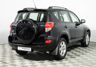 Подержанный автомобиль Toyota RAV4 2007 года (5 фото)