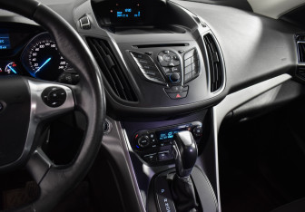 Подержанный автомобиль Ford Kuga 2014 года (17 фото)